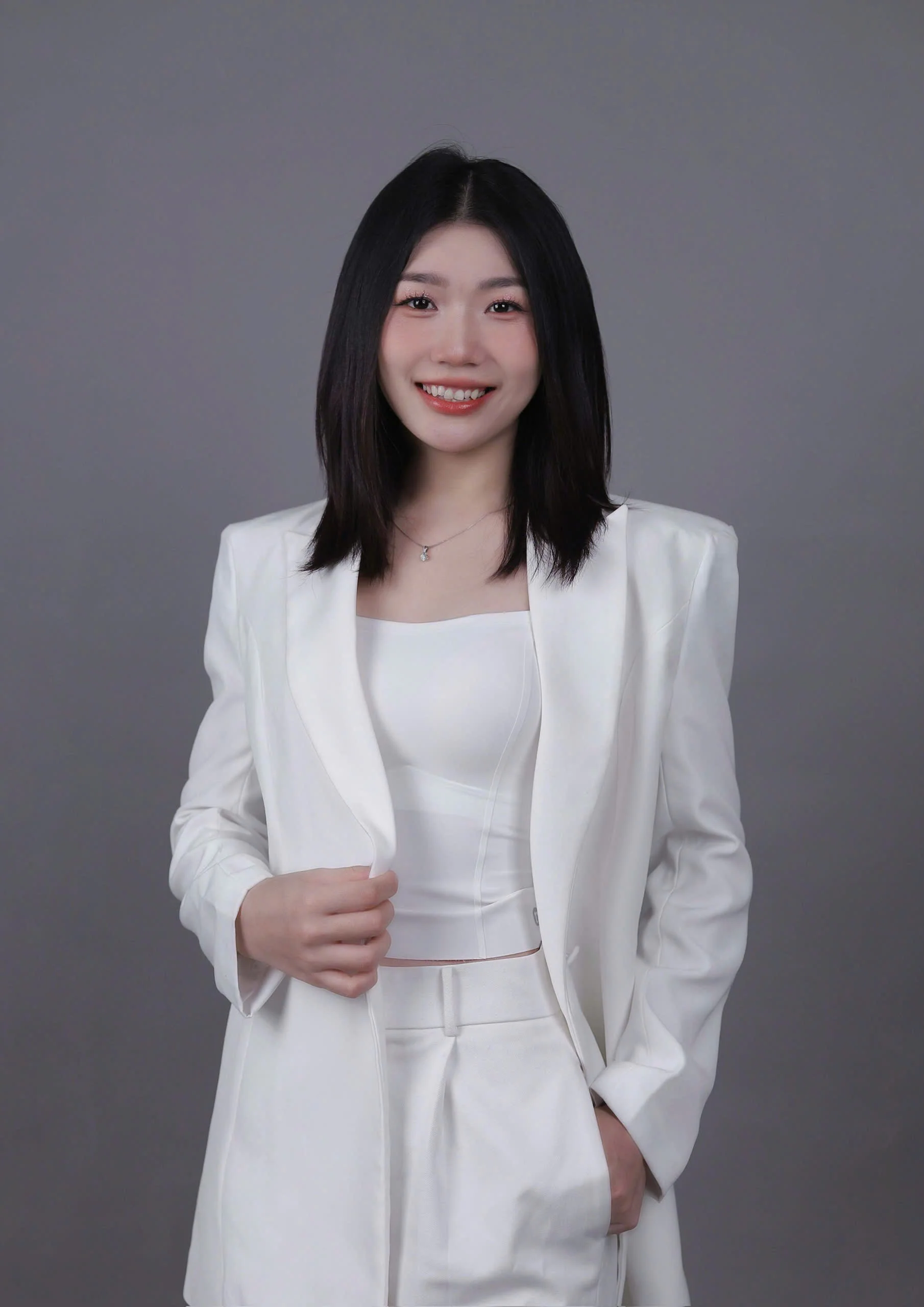 ELLIE LINH